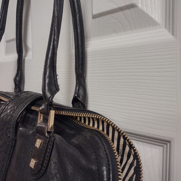 L.A.M.B. - Picture 13 of 16